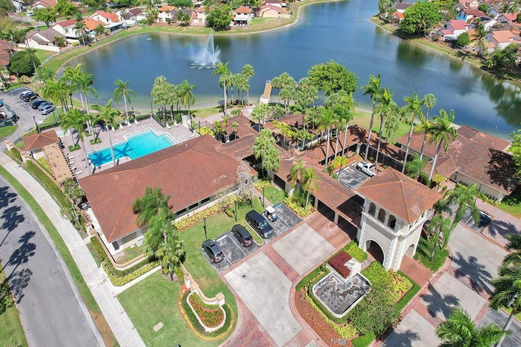 THE MOORS TOWNHOUSES - Residential