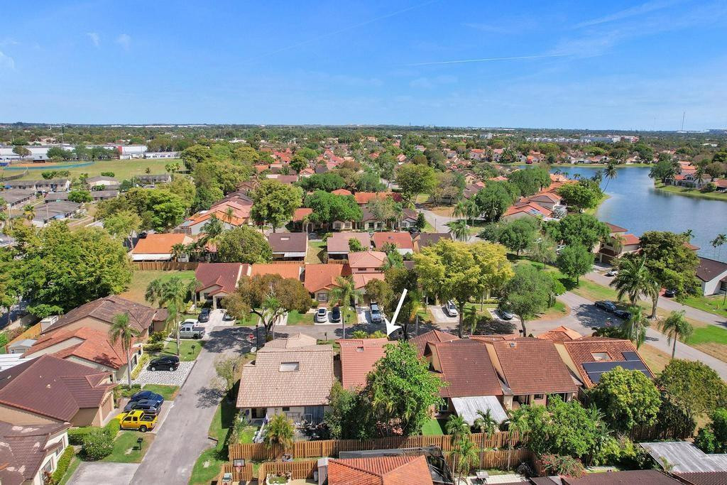 THE MOORS TOWNHOUSES - Residential