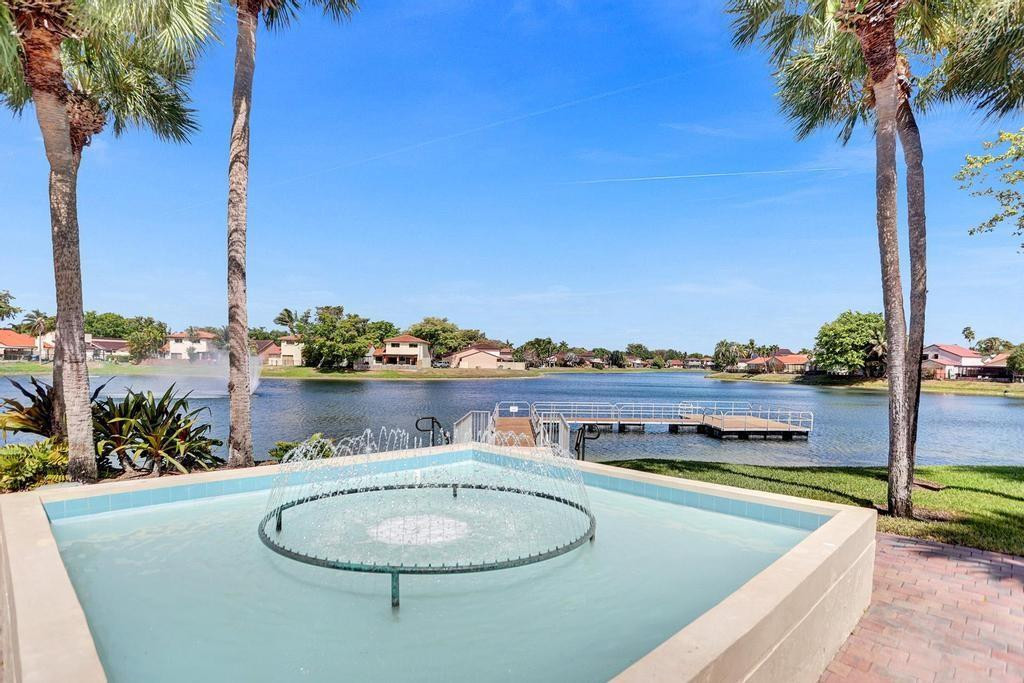 THE MOORS TOWNHOUSES - Residential