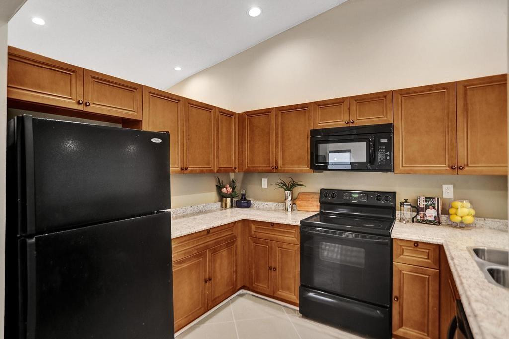 THE MOORS TOWNHOUSES - Residential