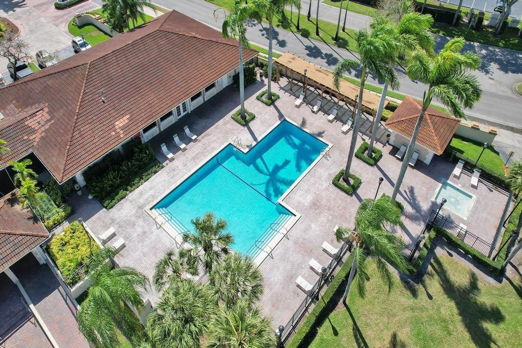 THE MOORS TOWNHOUSES - Residential