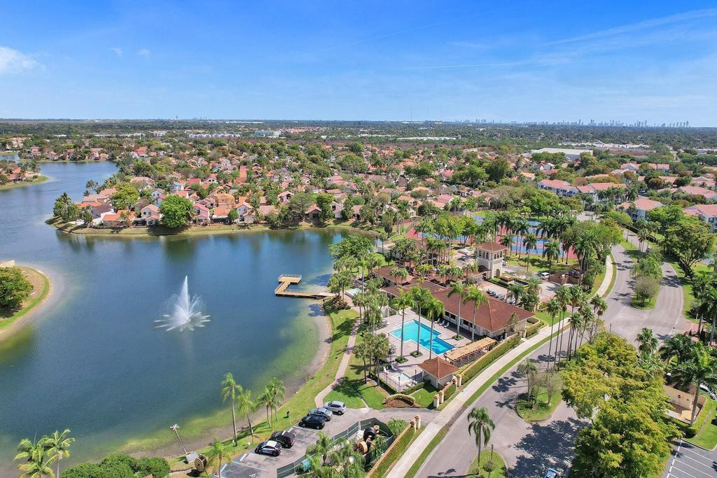 THE MOORS TOWNHOUSES - Residential