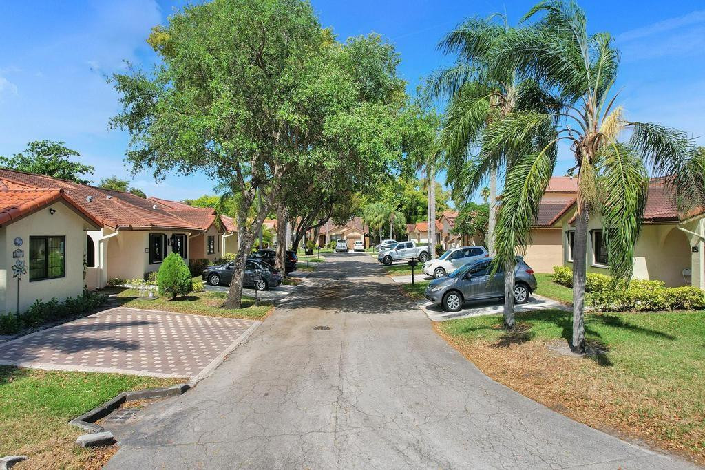THE MOORS TOWNHOUSES - Residential