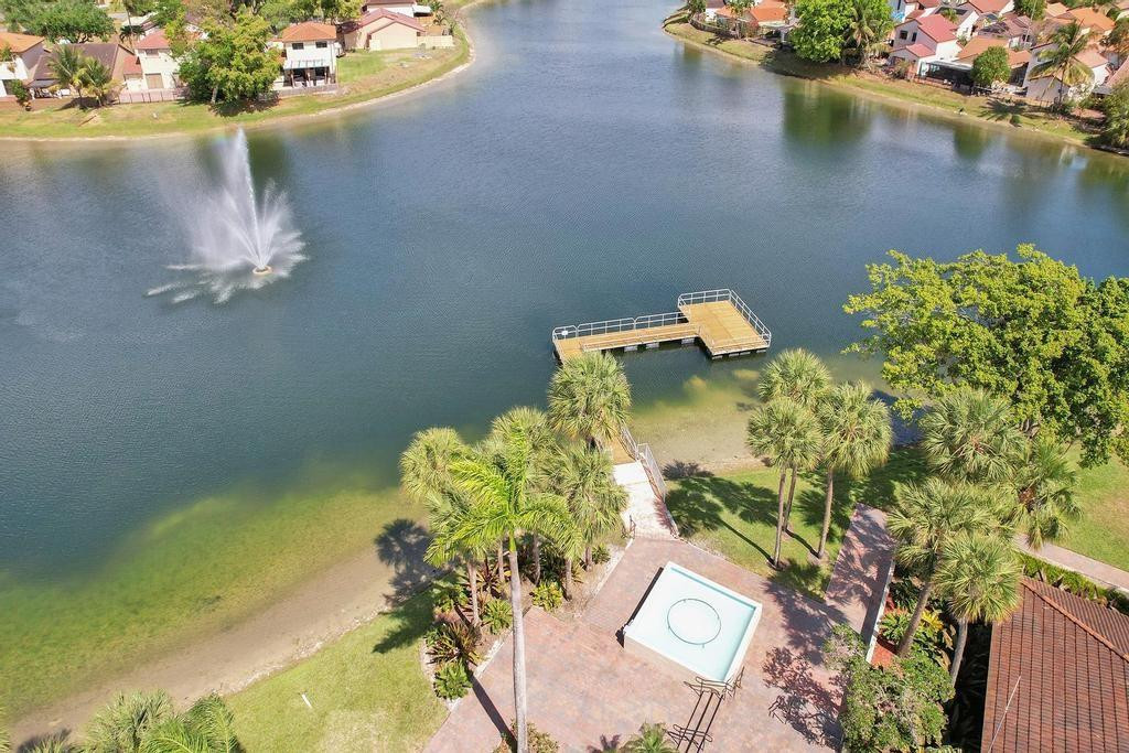 THE MOORS TOWNHOUSES - Residential