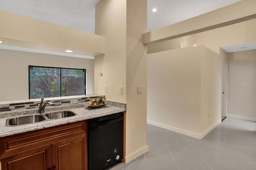 THE MOORS TOWNHOUSES - Residential