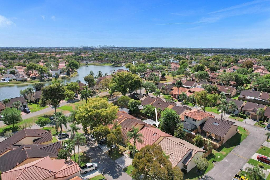 THE MOORS TOWNHOUSES - Residential
