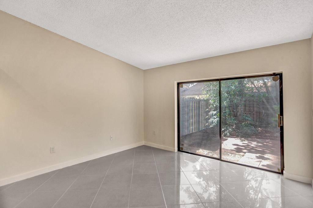 THE MOORS TOWNHOUSES - Residential