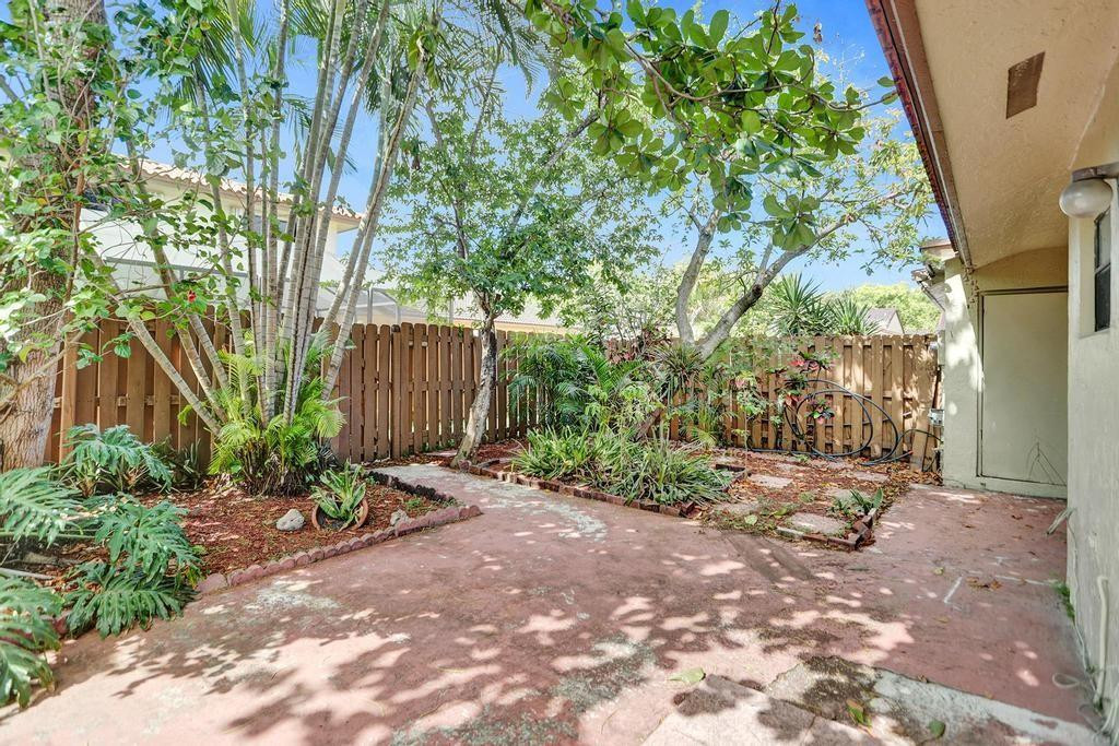 THE MOORS TOWNHOUSES - Residential