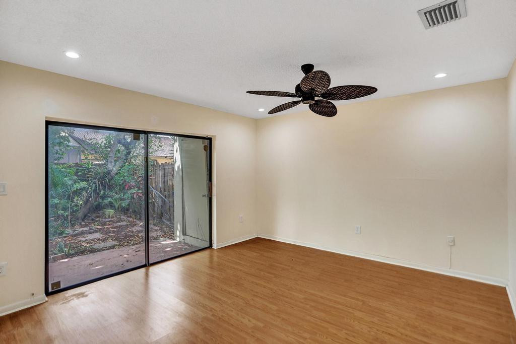 THE MOORS TOWNHOUSES - Residential