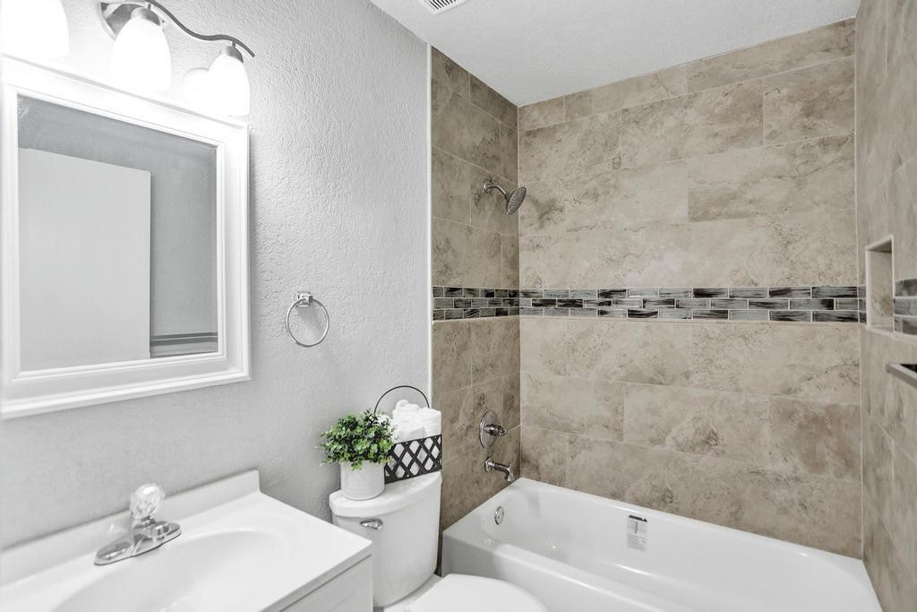 THE MOORS TOWNHOUSES - Residential