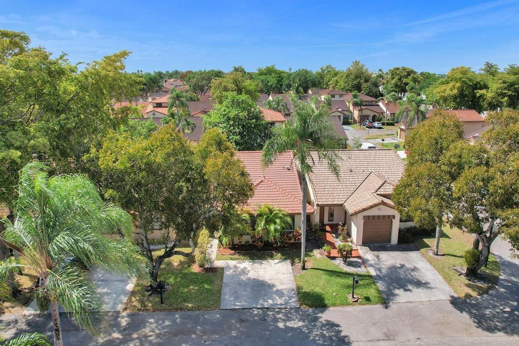 THE MOORS TOWNHOUSES - Residential