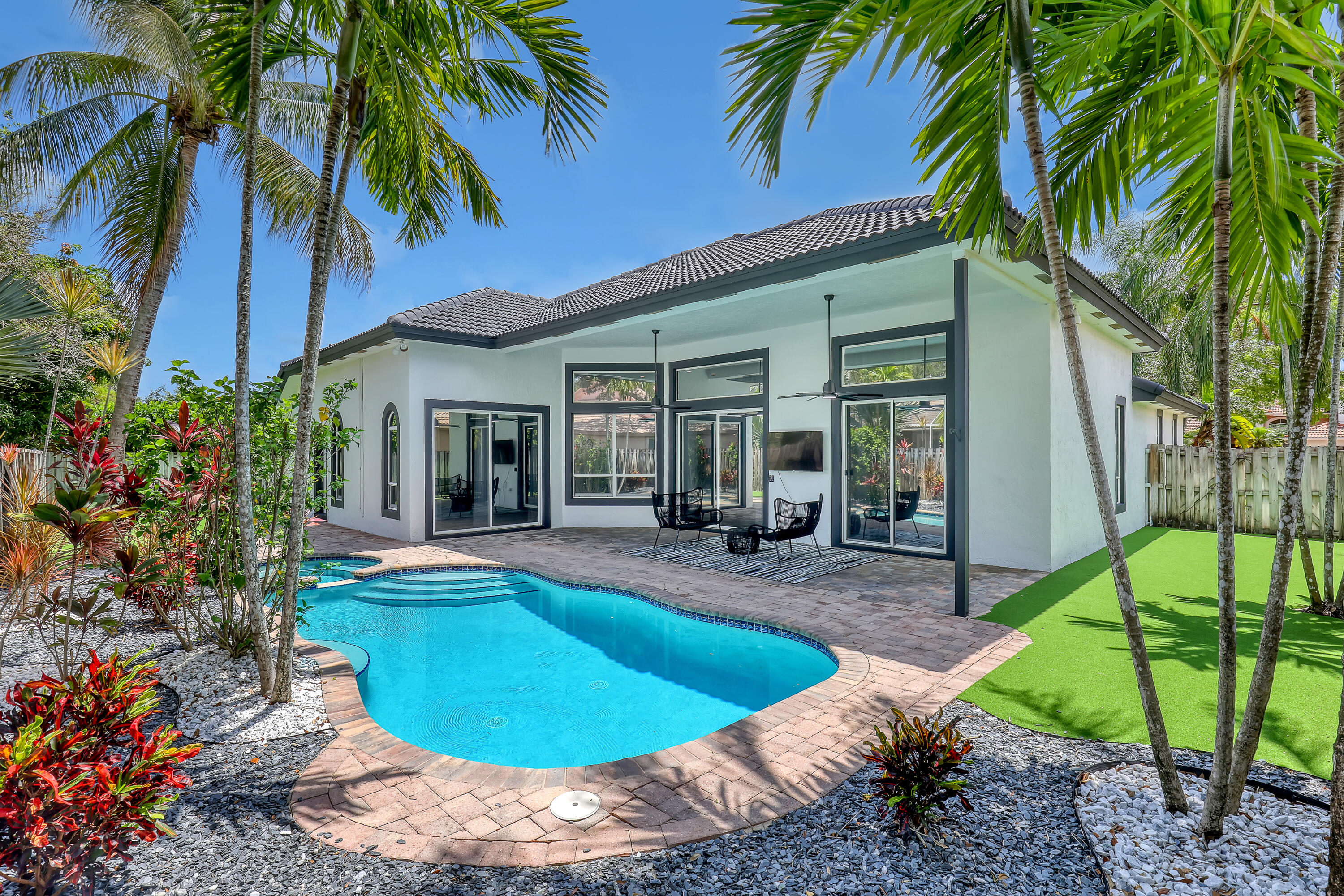 PEMBROKE FALLS - PHASE 1 - Residential