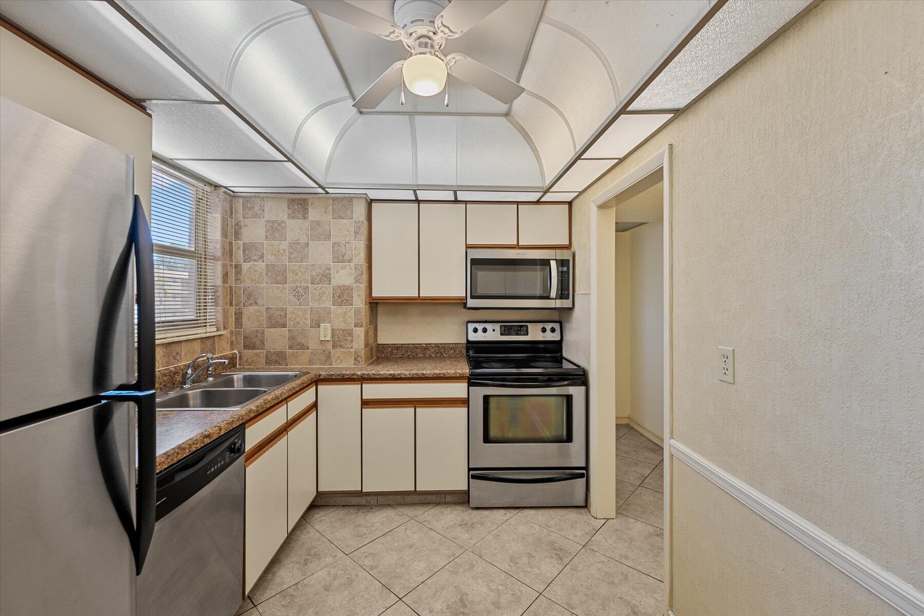 LAKESIDE VILLAGE CONDO 9 - Residential Lease