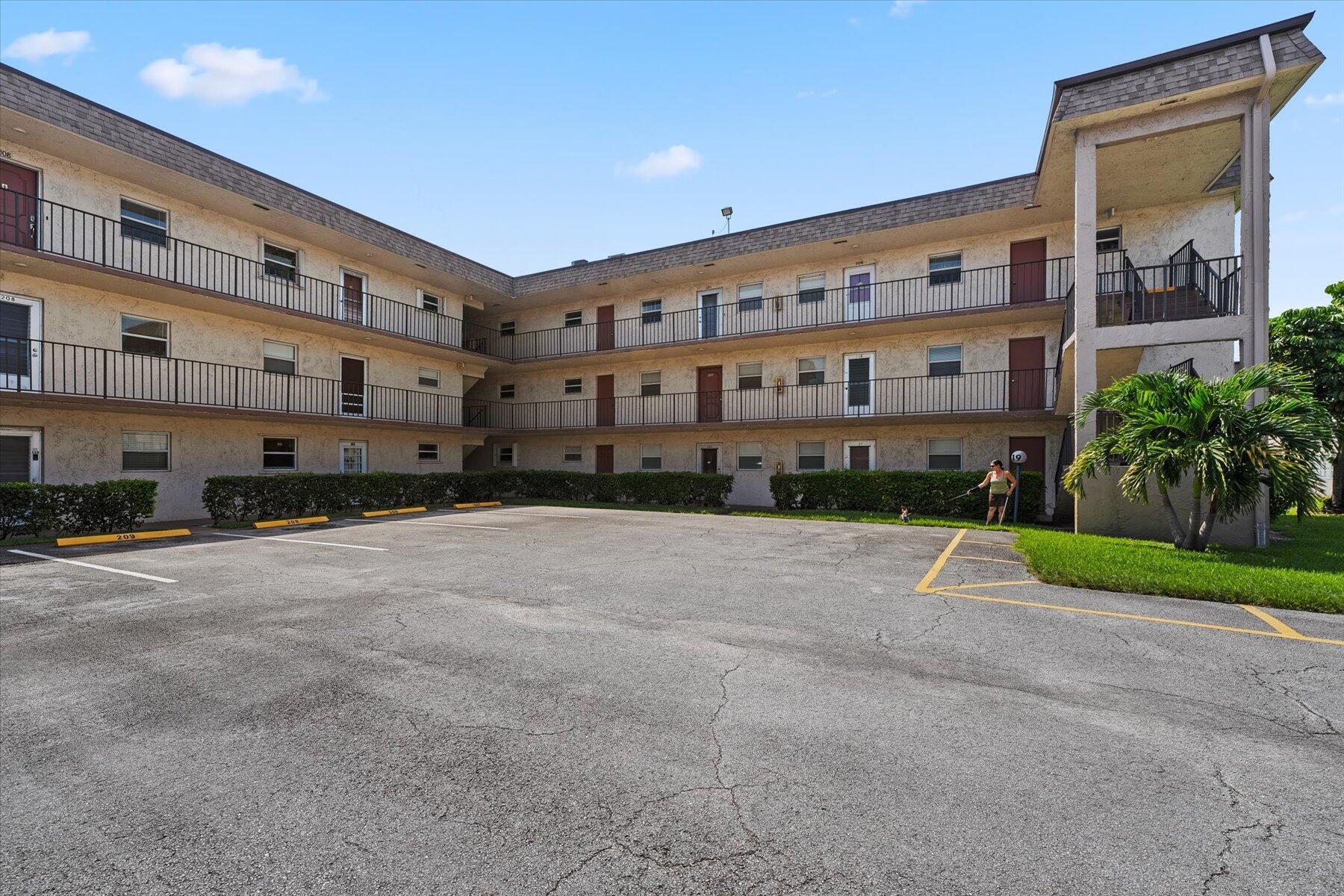 LAKESIDE VILLAGE CONDO 9 - Residential Lease