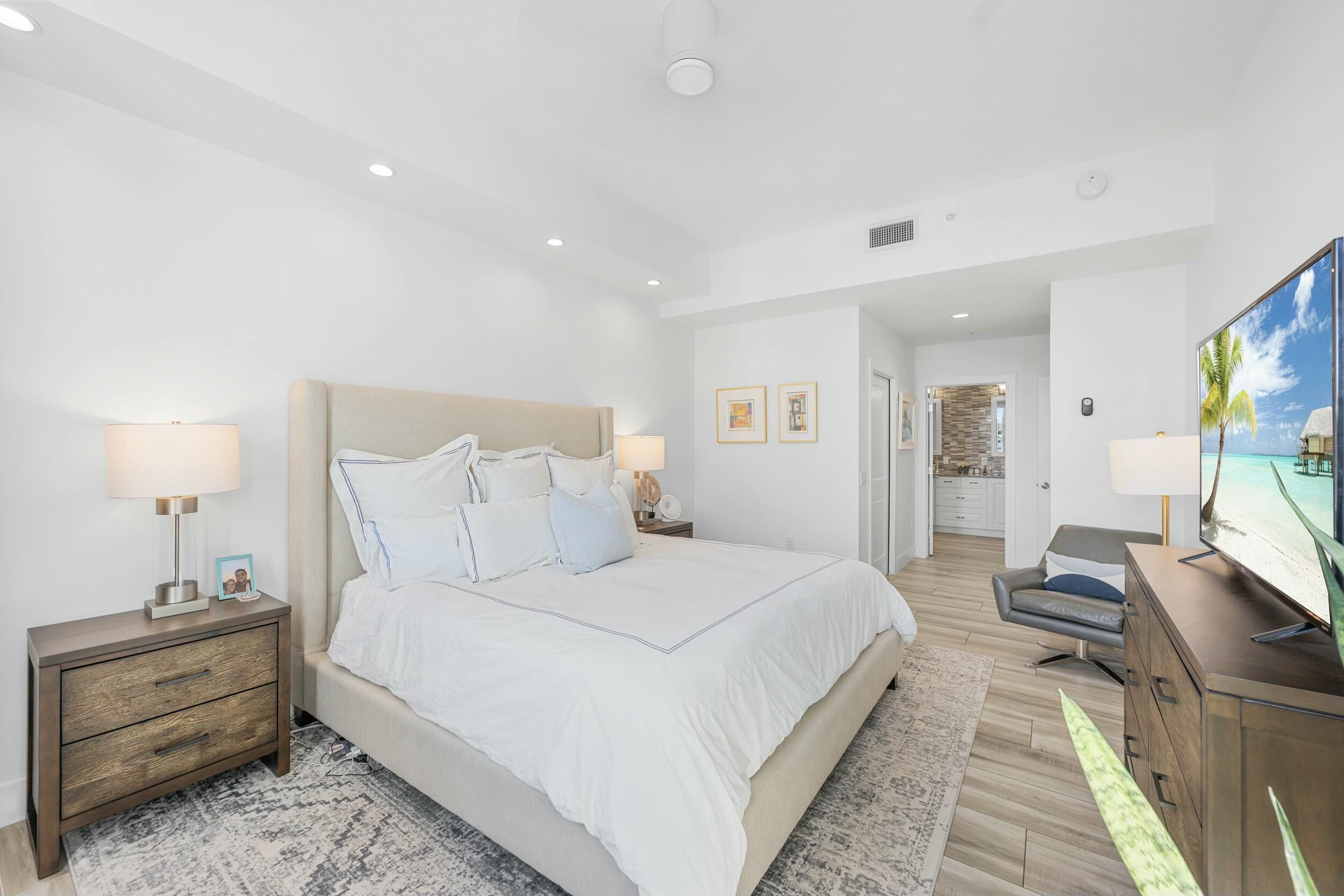 WHITNEY CONDO - Residential