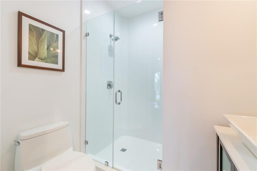 THE LEGENDS - Residential