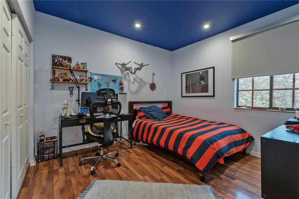 THE LEGENDS - Residential