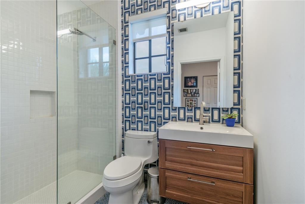 THE LEGENDS - Residential