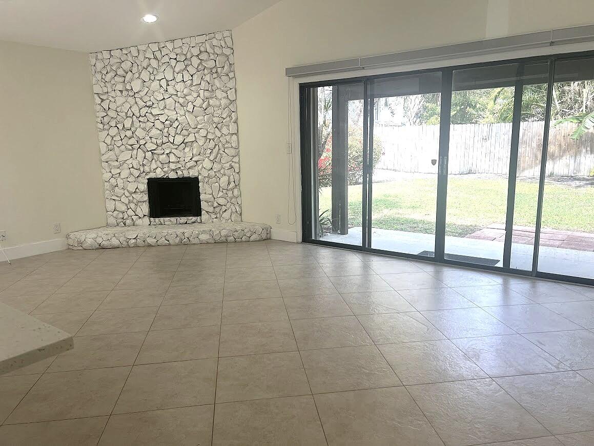 VILLAS DE LA COSTA CONDO - Residential Lease