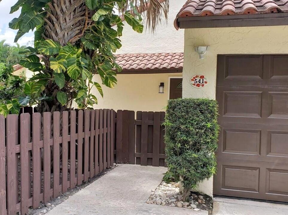 VILLAS DE LA COSTA CONDO - Residential Lease