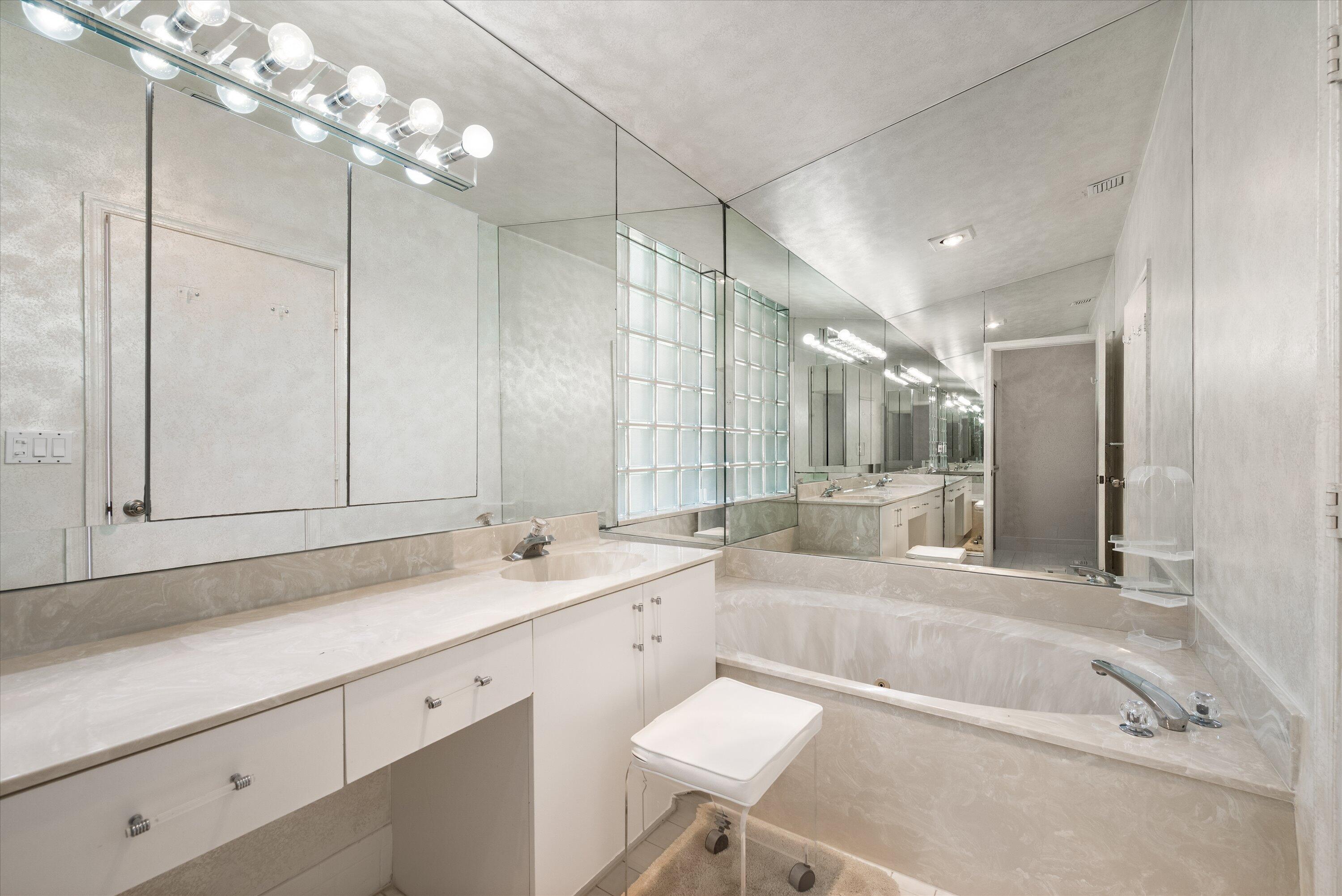 PALM ISLES - Residential