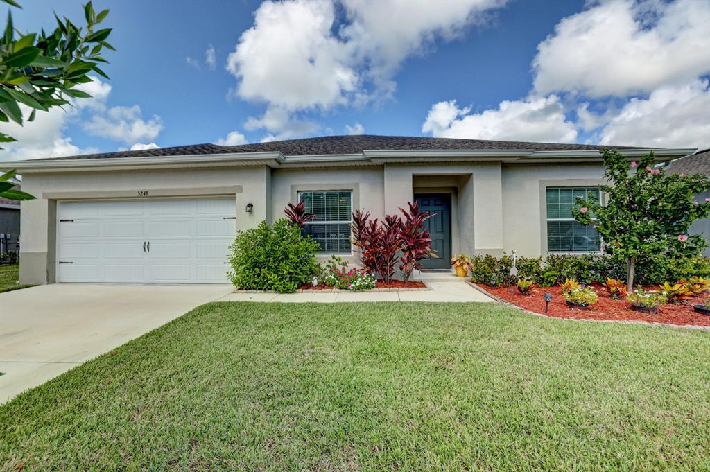 Photo of 5243 Oakland Lake Circle, Fort Pierce, FL 34951 (MLS # R10735888)