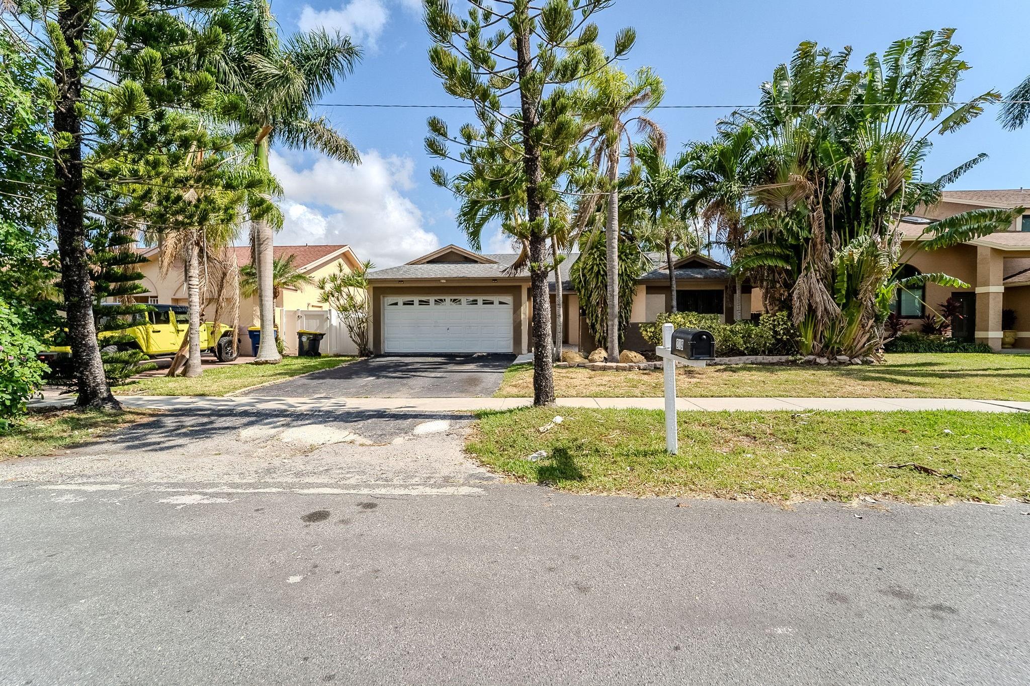 219 SE 8th St