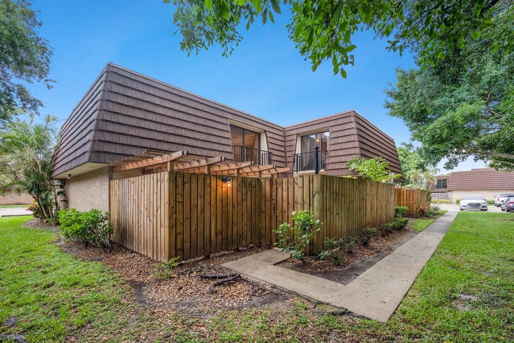 Photo of 615 6th Lane, Palm Beach Gardens, FL 33418 (MLS # R10744003)