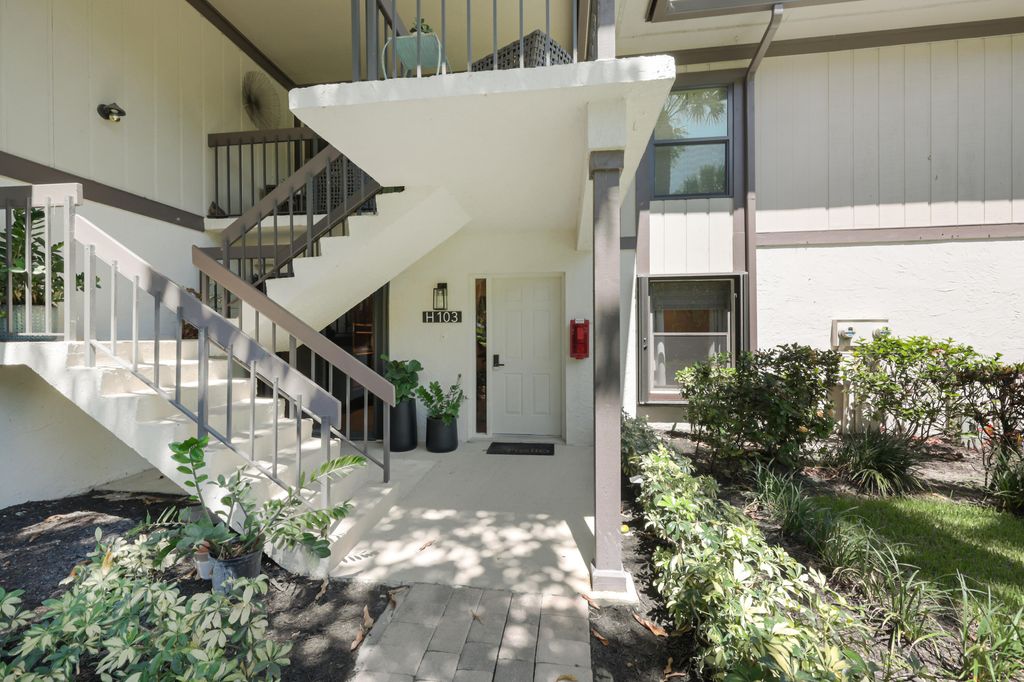 Photo of 2835 Polo Island Dr #H103, Wellington, FL 33414 (MLS # B26001508)