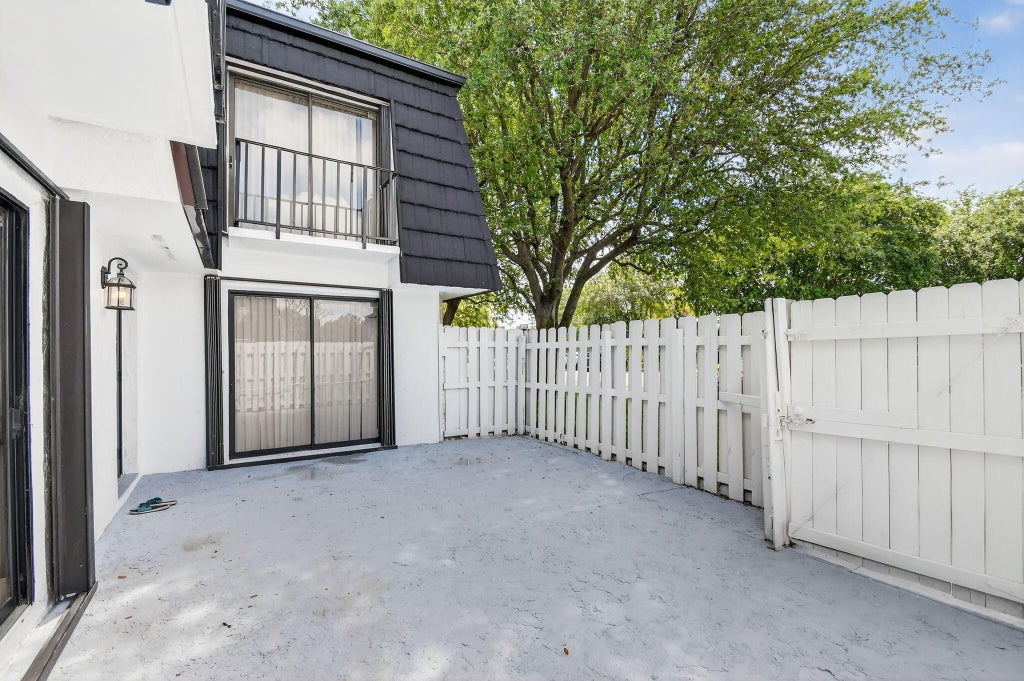 Photo of 320 Woodland Road, Palm Springs, FL 33461 (MLS # B26045284)