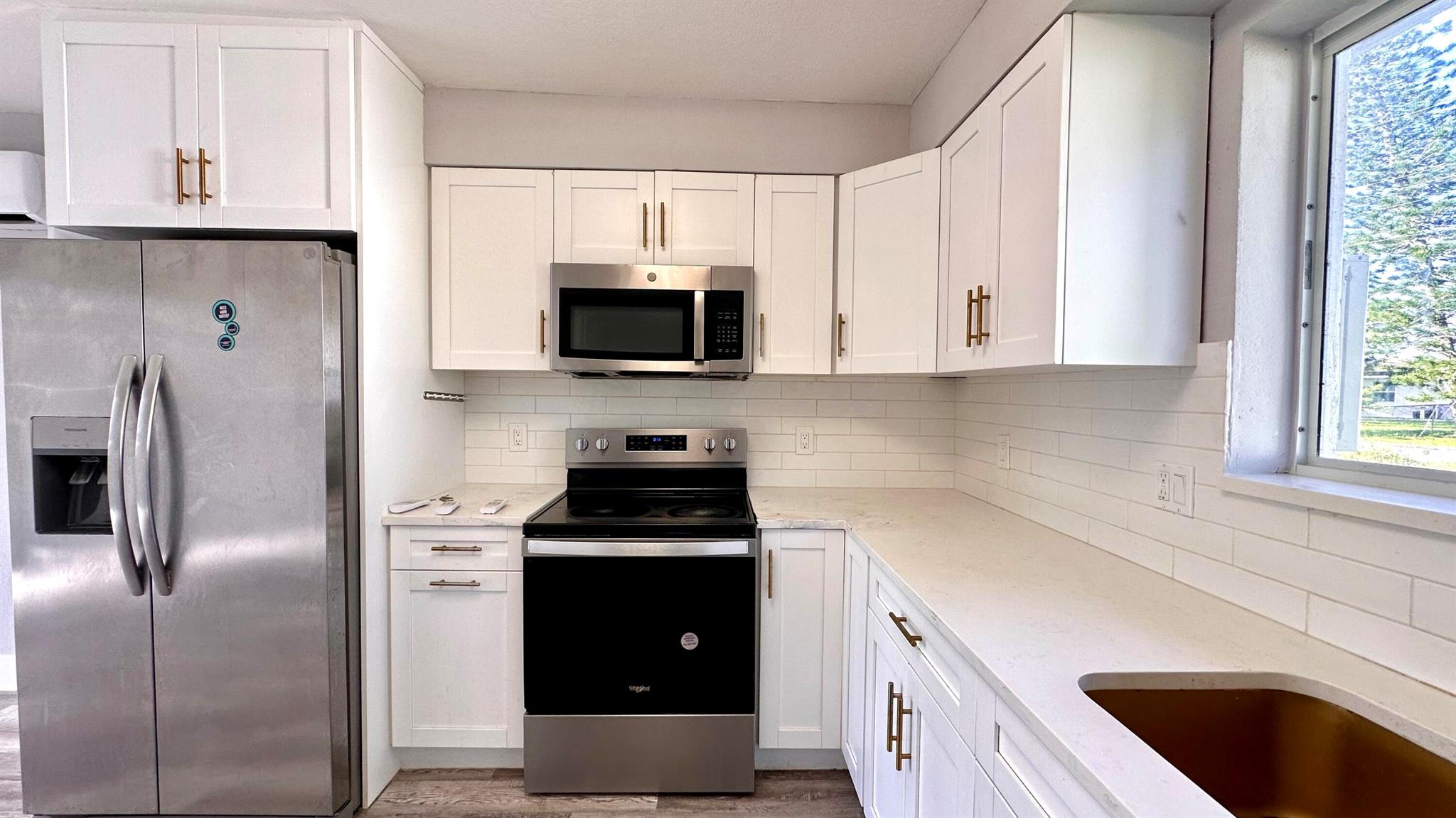 Occupied until 8/31, available for 9/10/25Remodeled 2 bedroom, 1 bathroom, in the heart of the amazing community of Greenacres. Hurricane impact windows, brand new appliances, no hoa, large backyard, modern finishes, quick and fast application process.