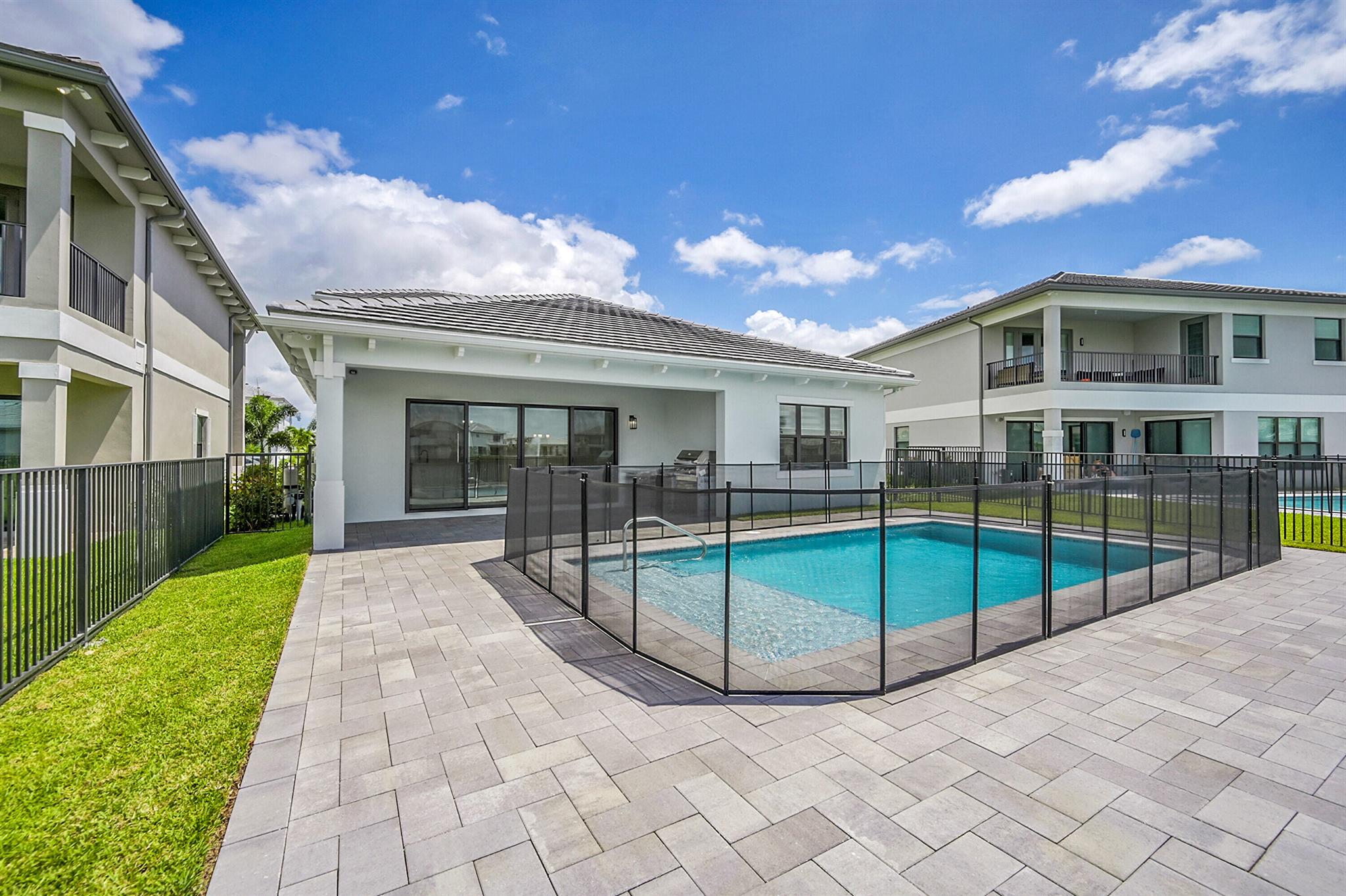 AVENIR POD - Residential Lease