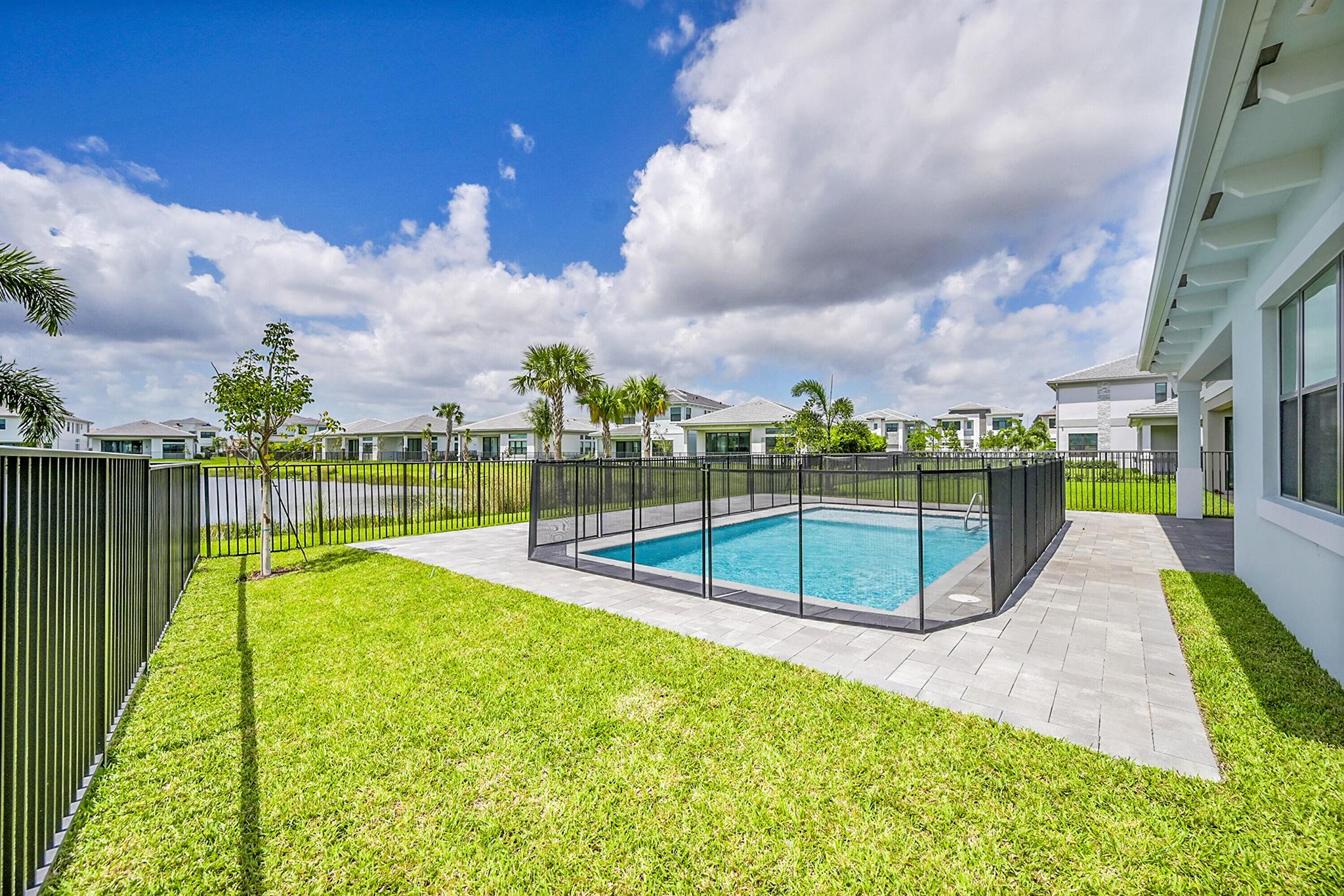 AVENIR POD - Residential Lease
