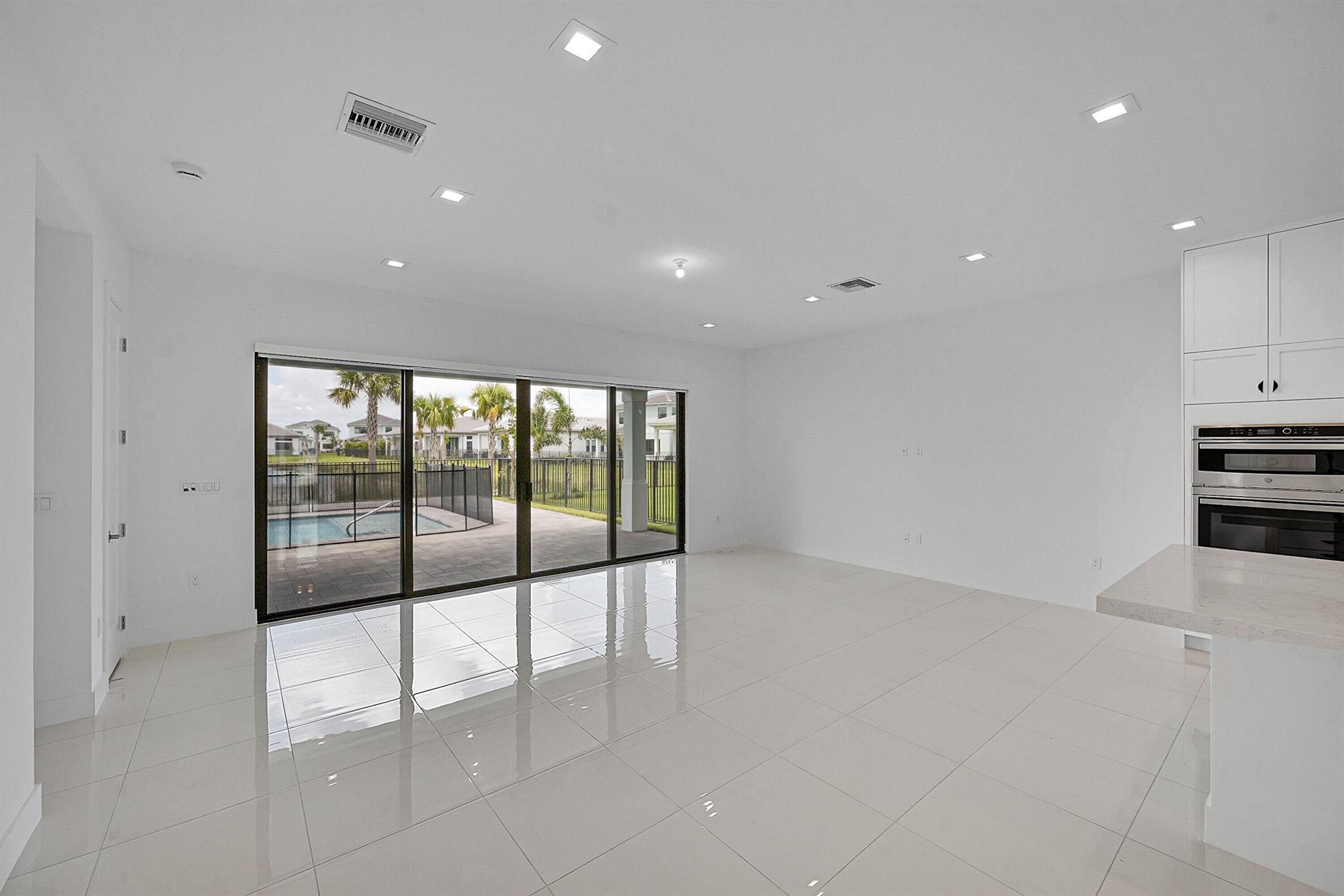 AVENIR POD - Residential Lease