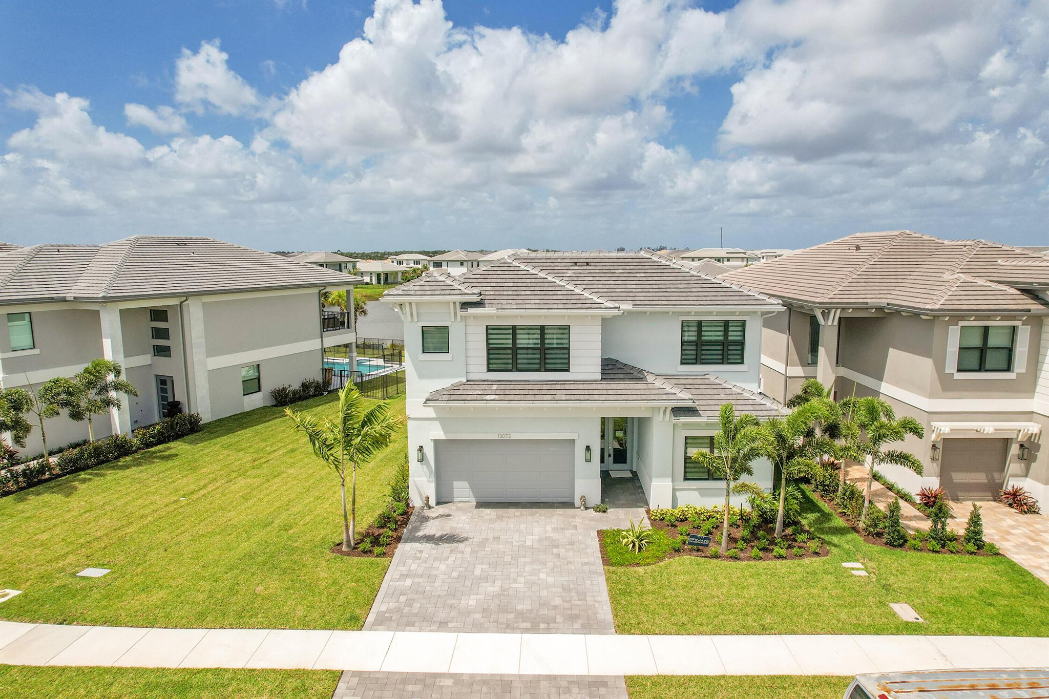 AVENIR POD - Residential Lease