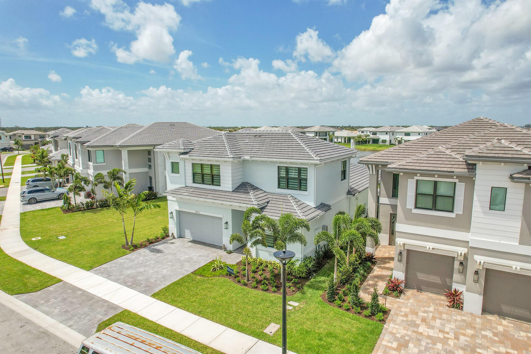 AVENIR POD - Residential Lease