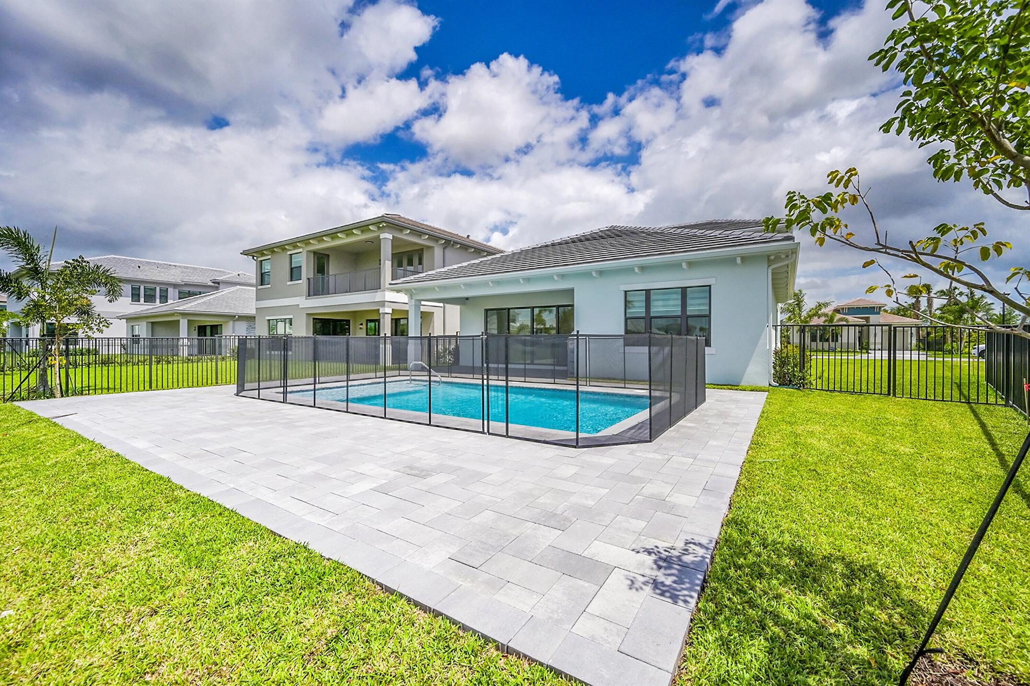 AVENIR POD - Residential Lease