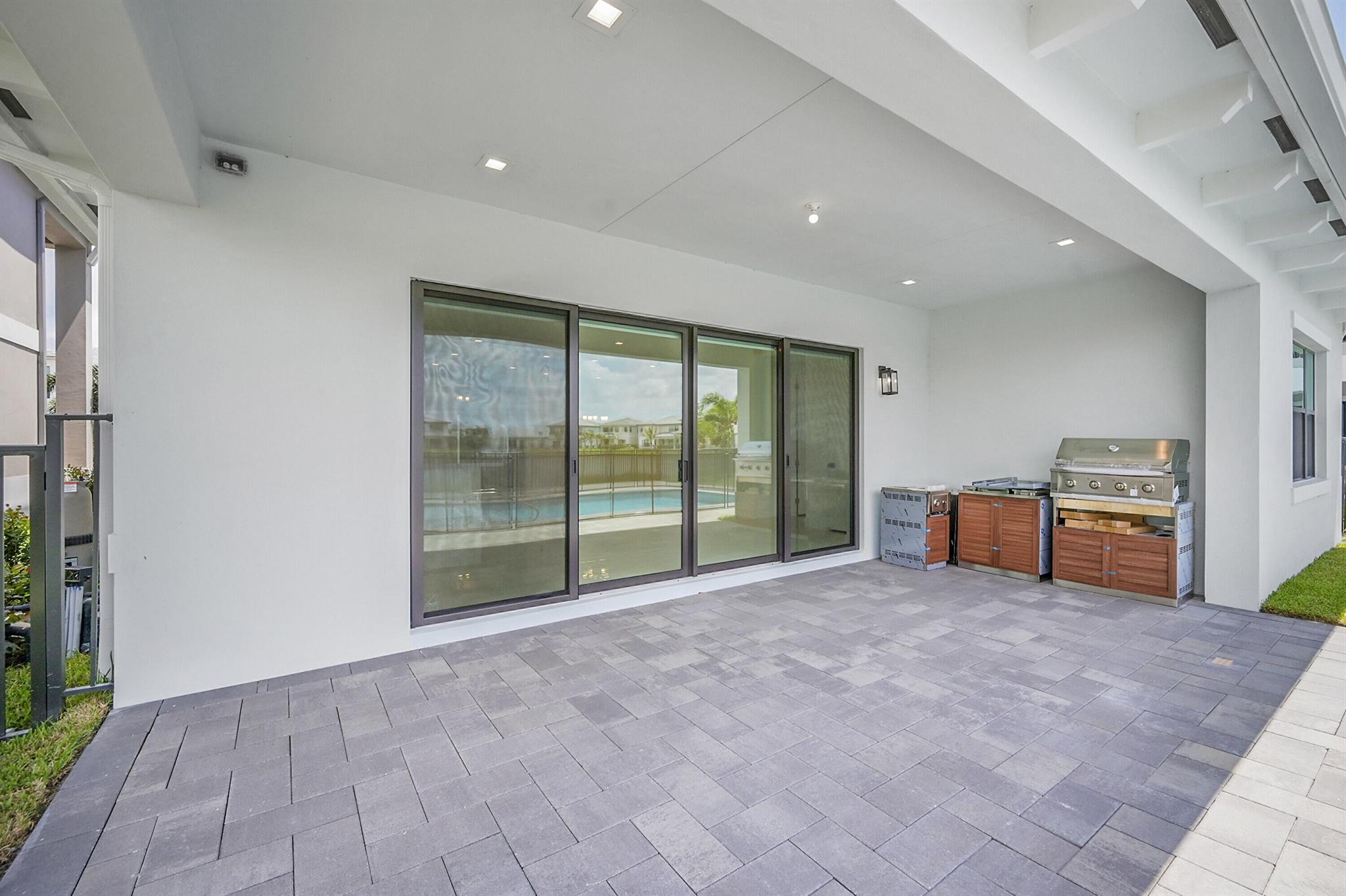 AVENIR POD - Residential Lease