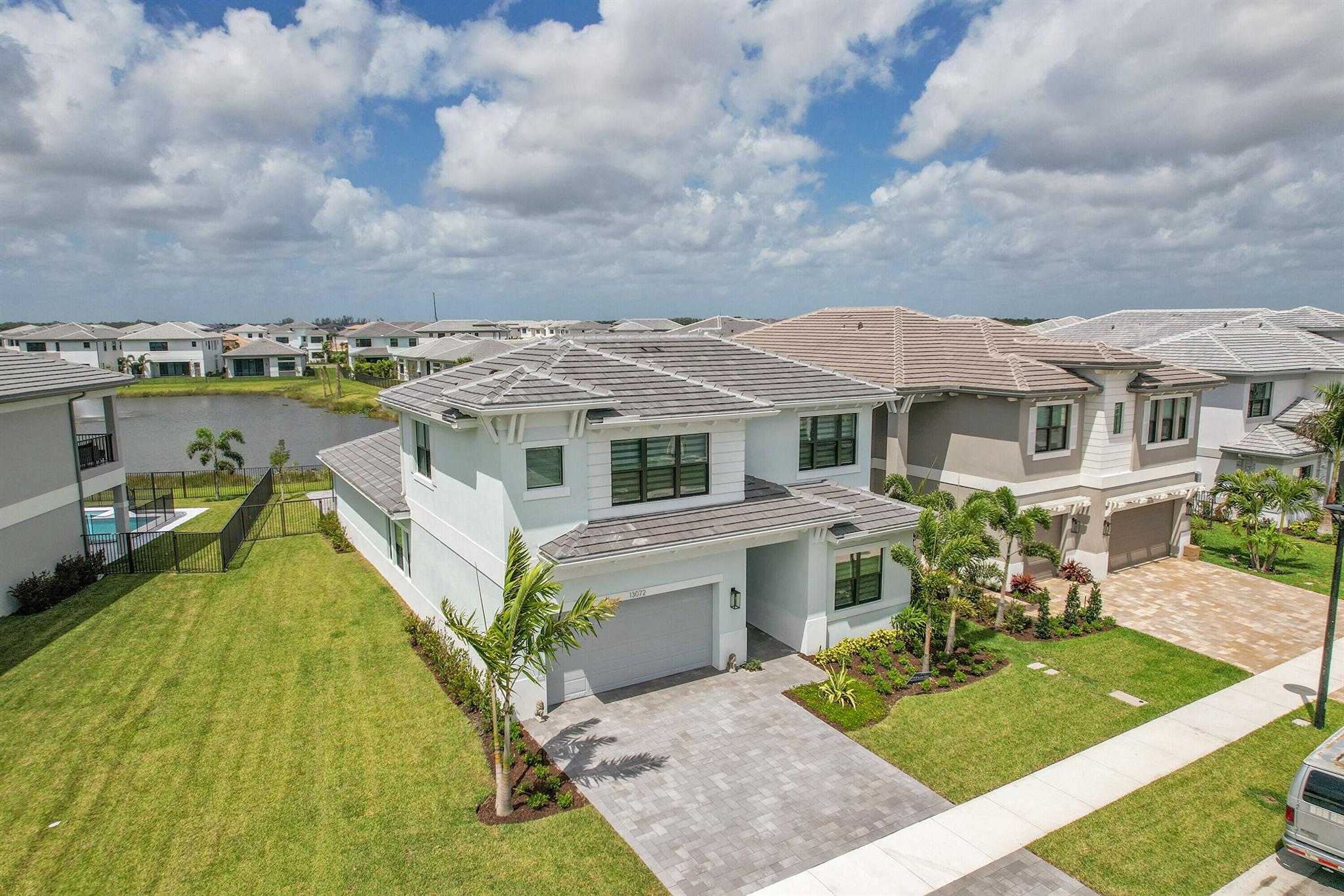 AVENIR POD - Residential Lease