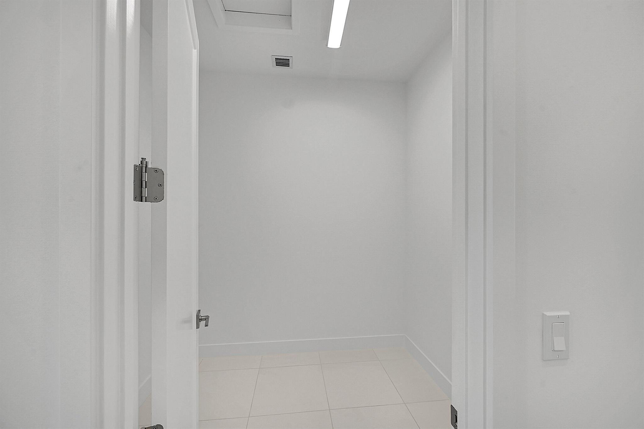 AVENIR POD - Residential Lease