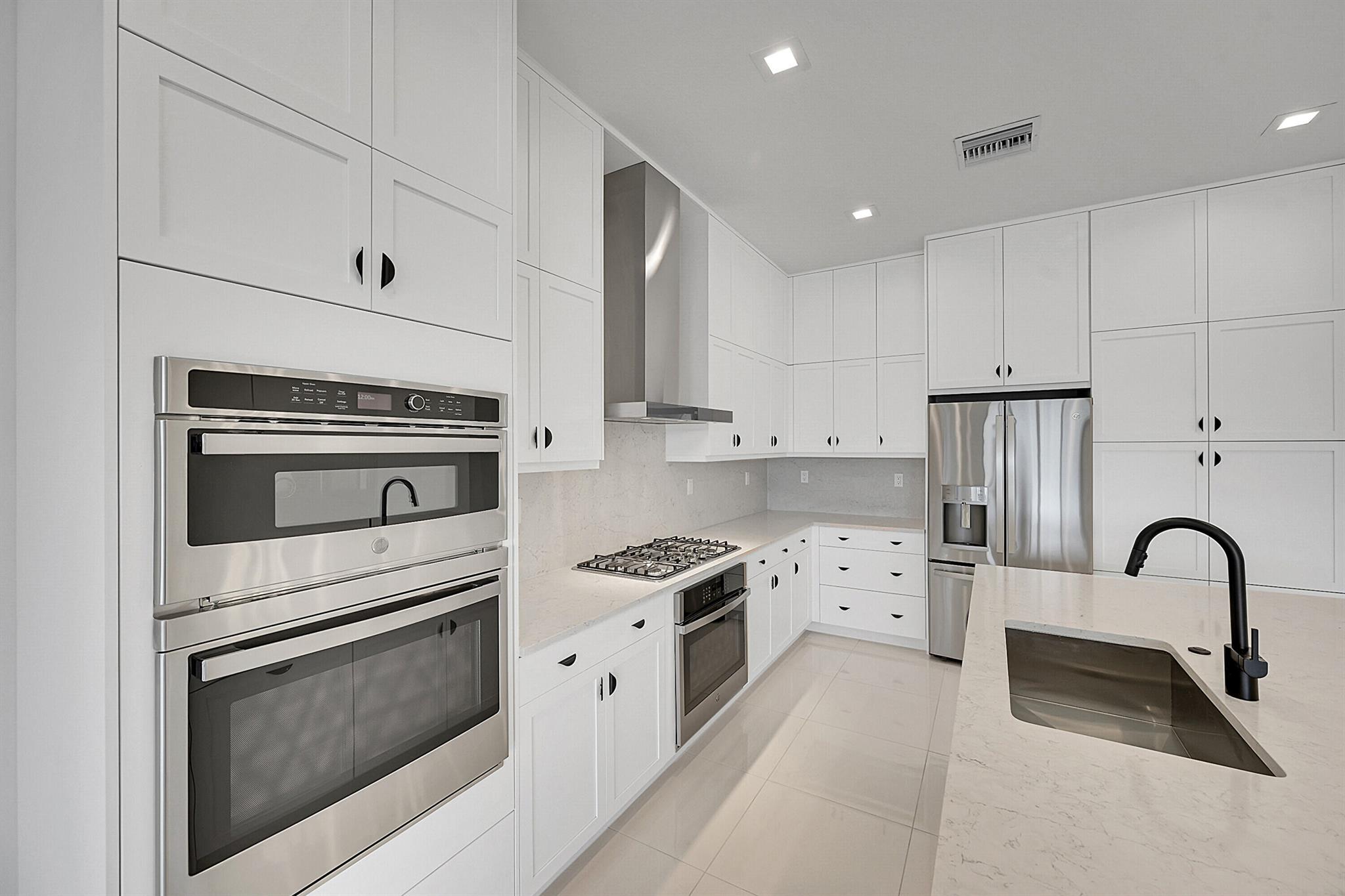 AVENIR POD - Residential Lease