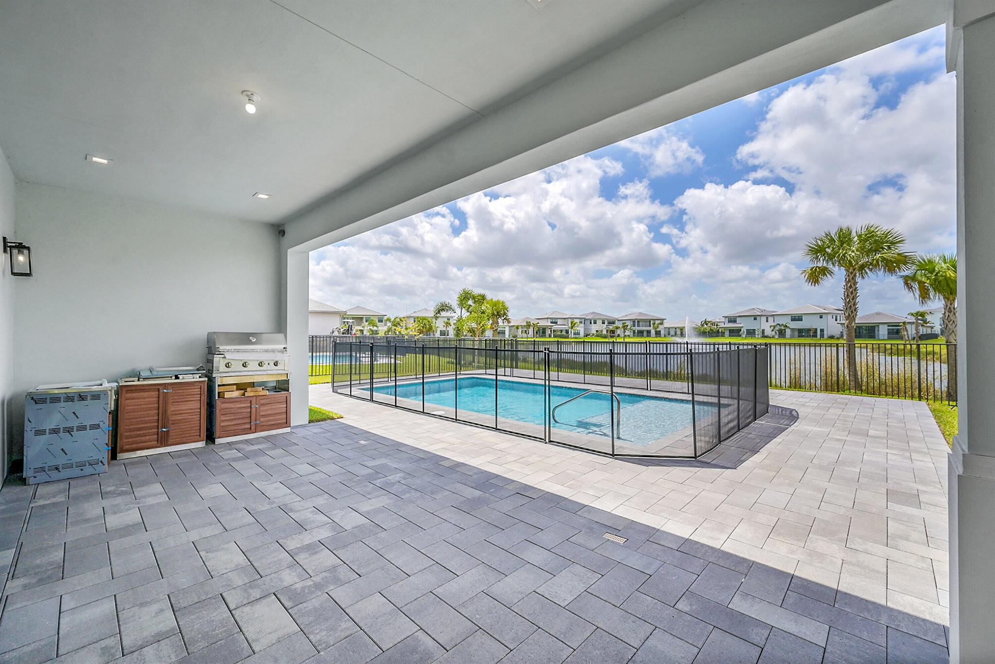 AVENIR POD - Residential Lease