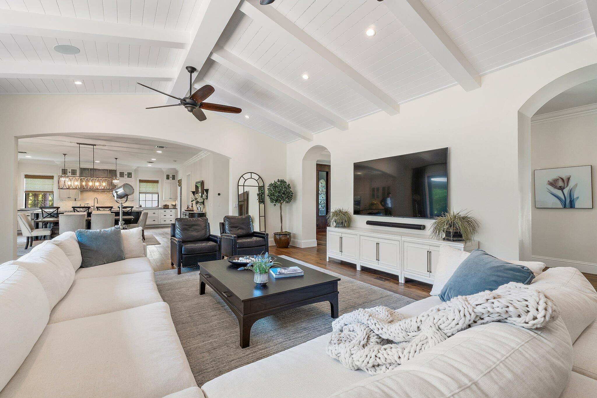 821015 Island Country - Residential