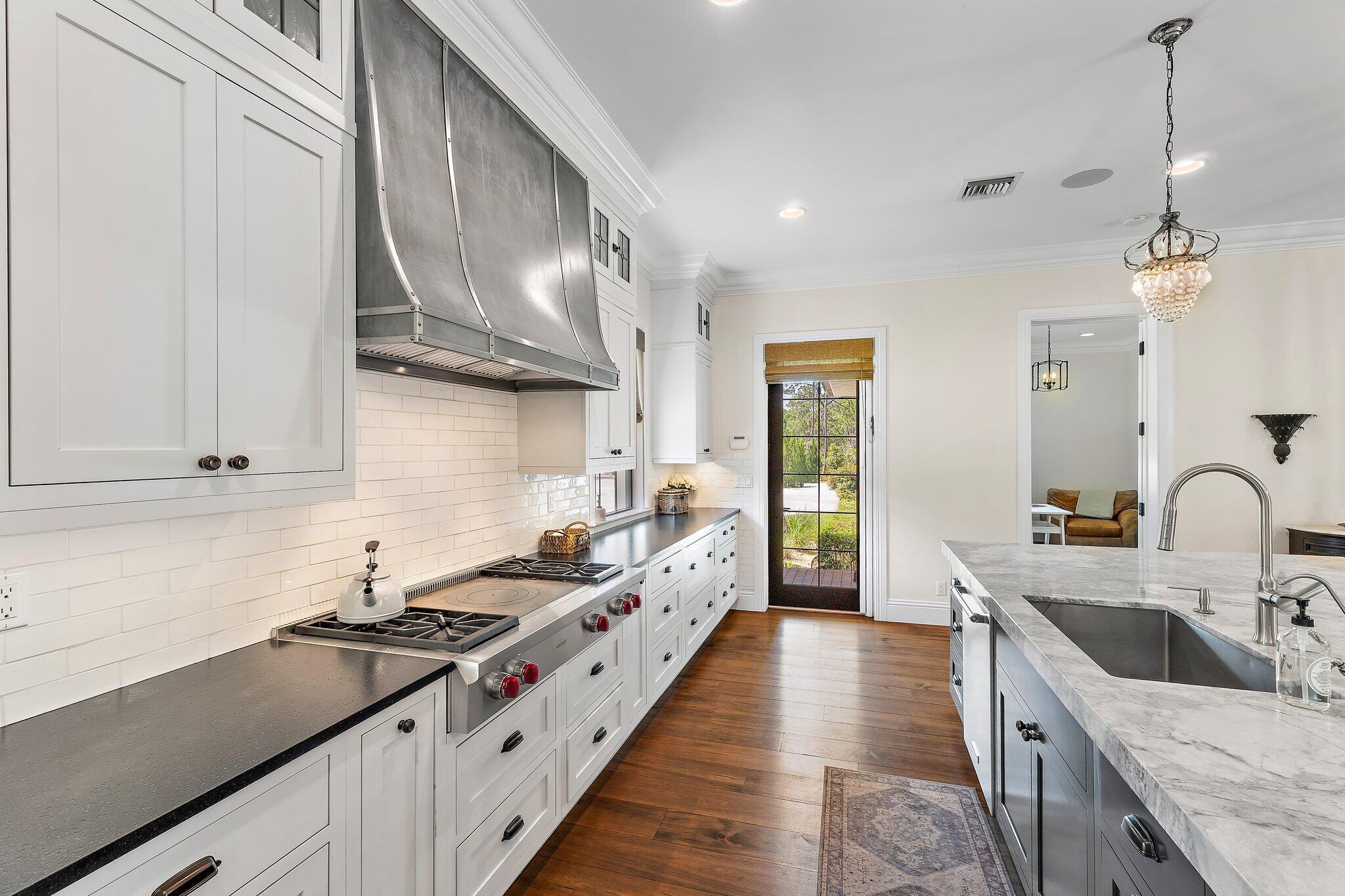 821015 Island Country - Residential