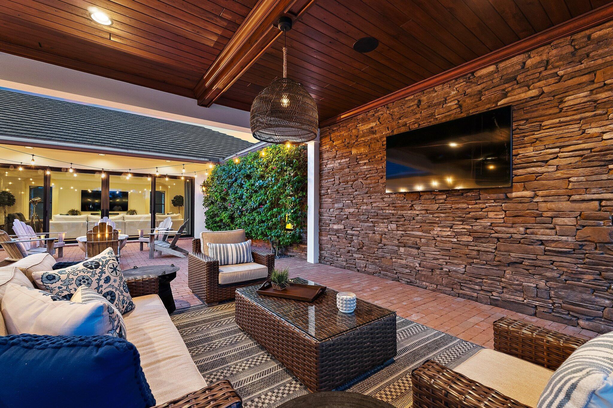 821015 Island Country - Residential