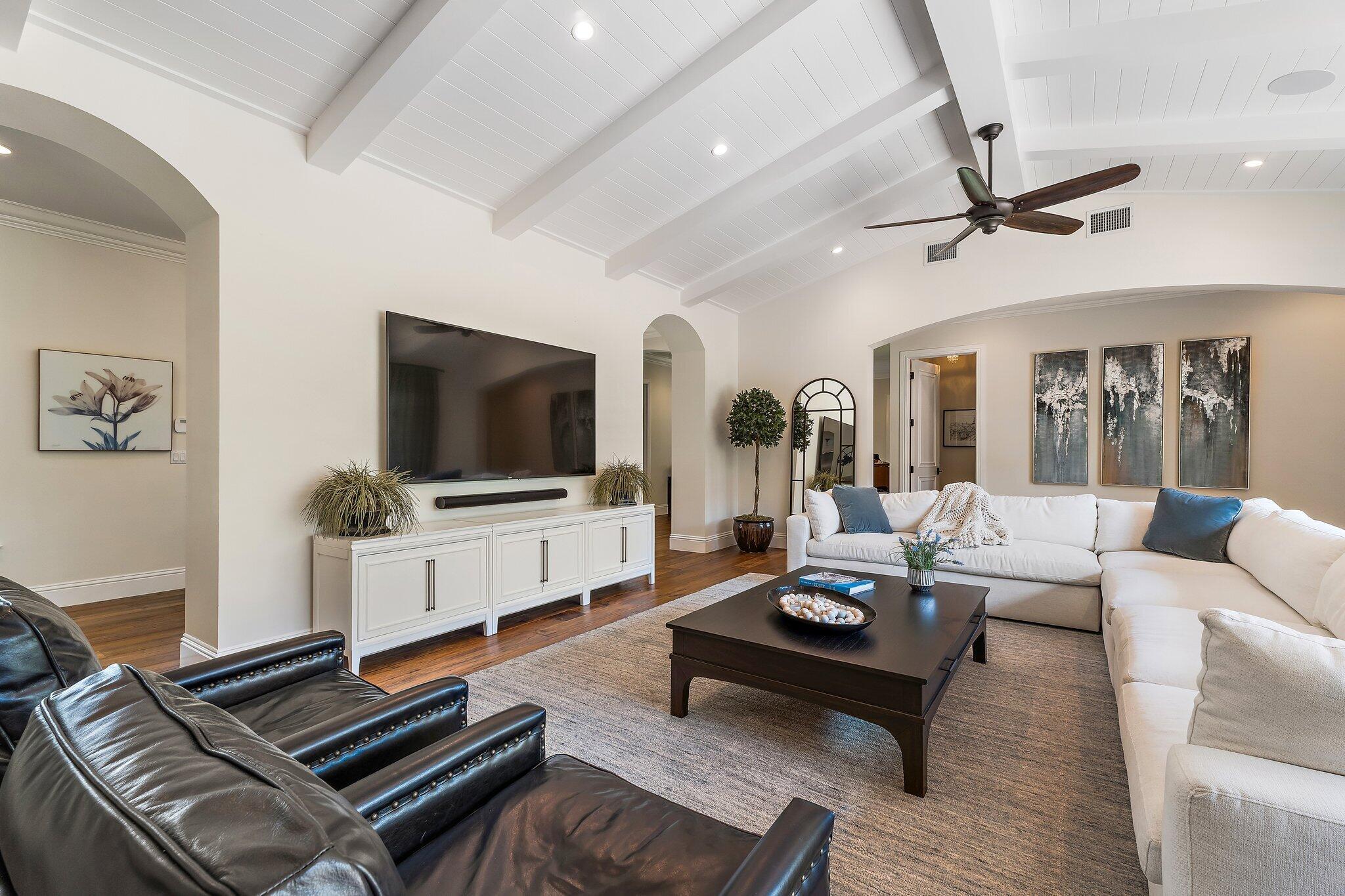 821015 Island Country - Residential