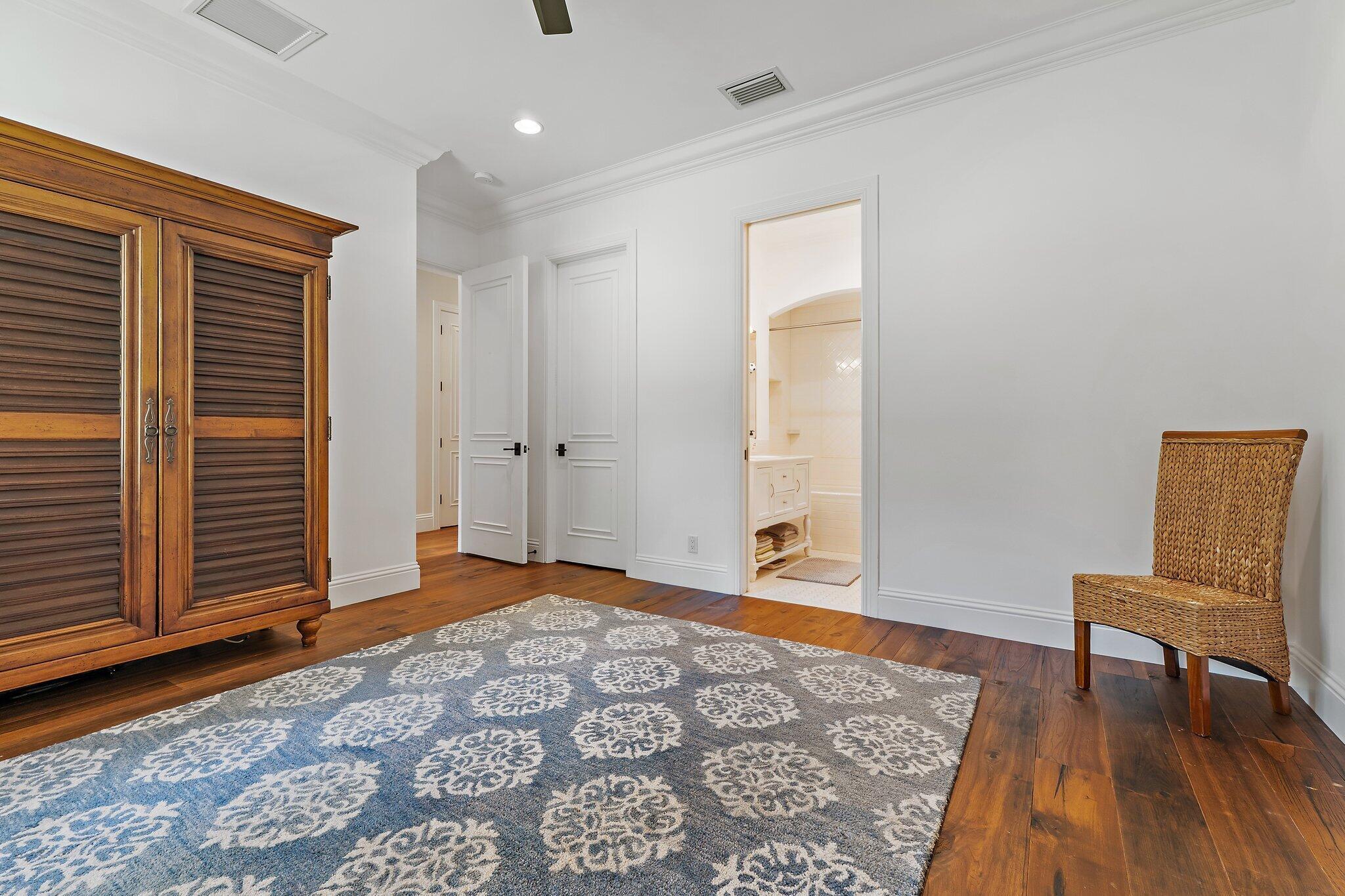 821015 Island Country - Residential