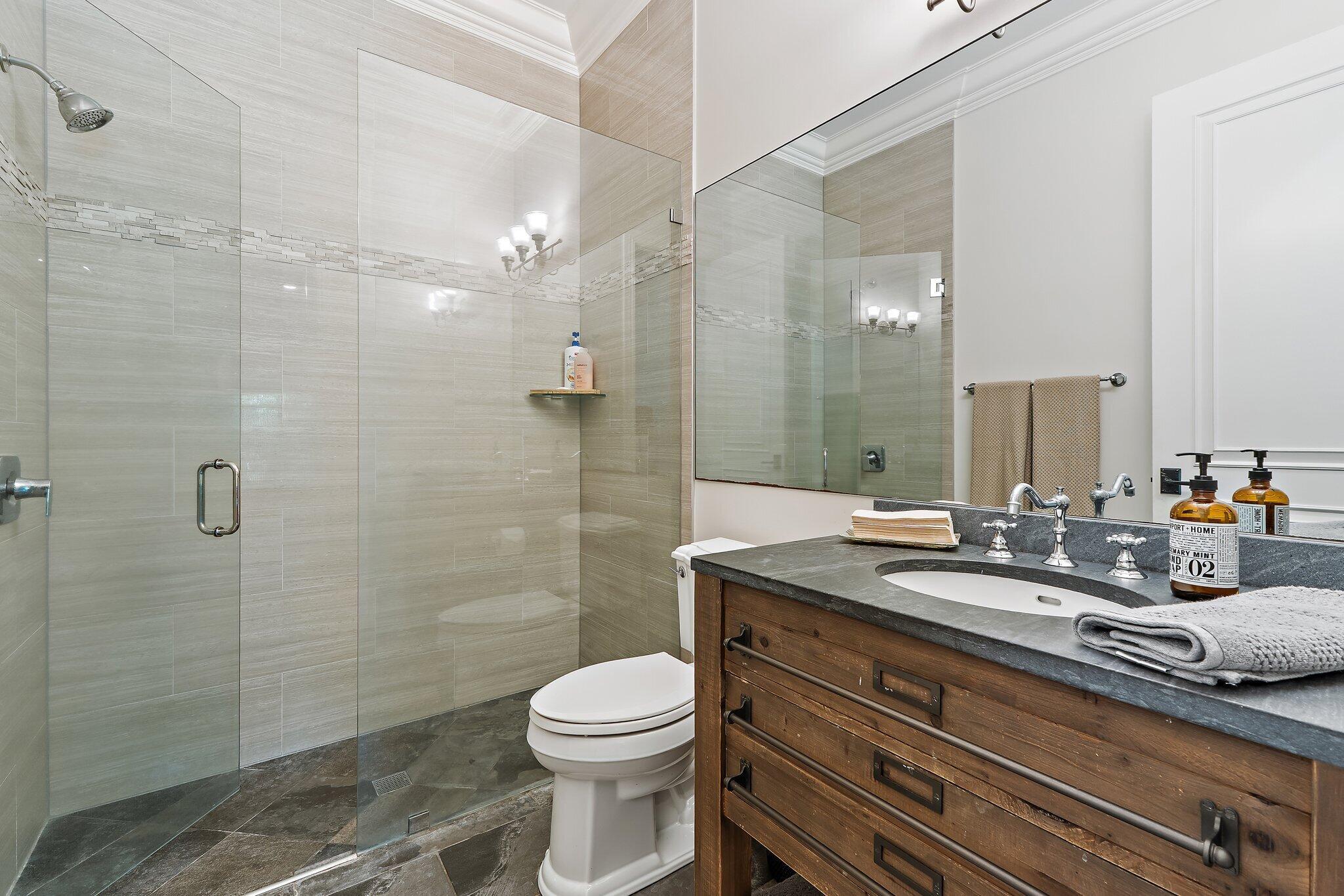 821015 Island Country - Residential