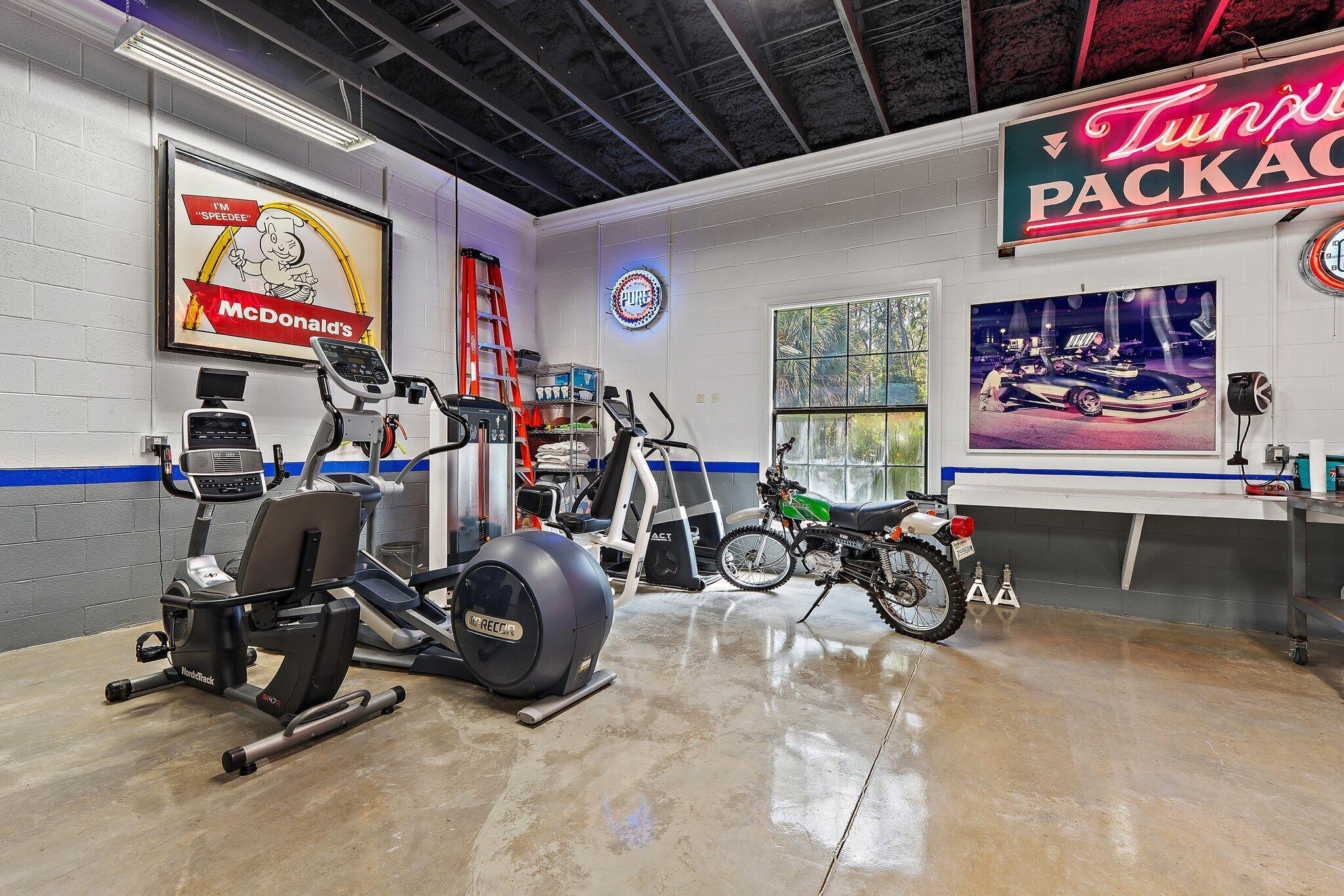 821015 Island Country - Residential