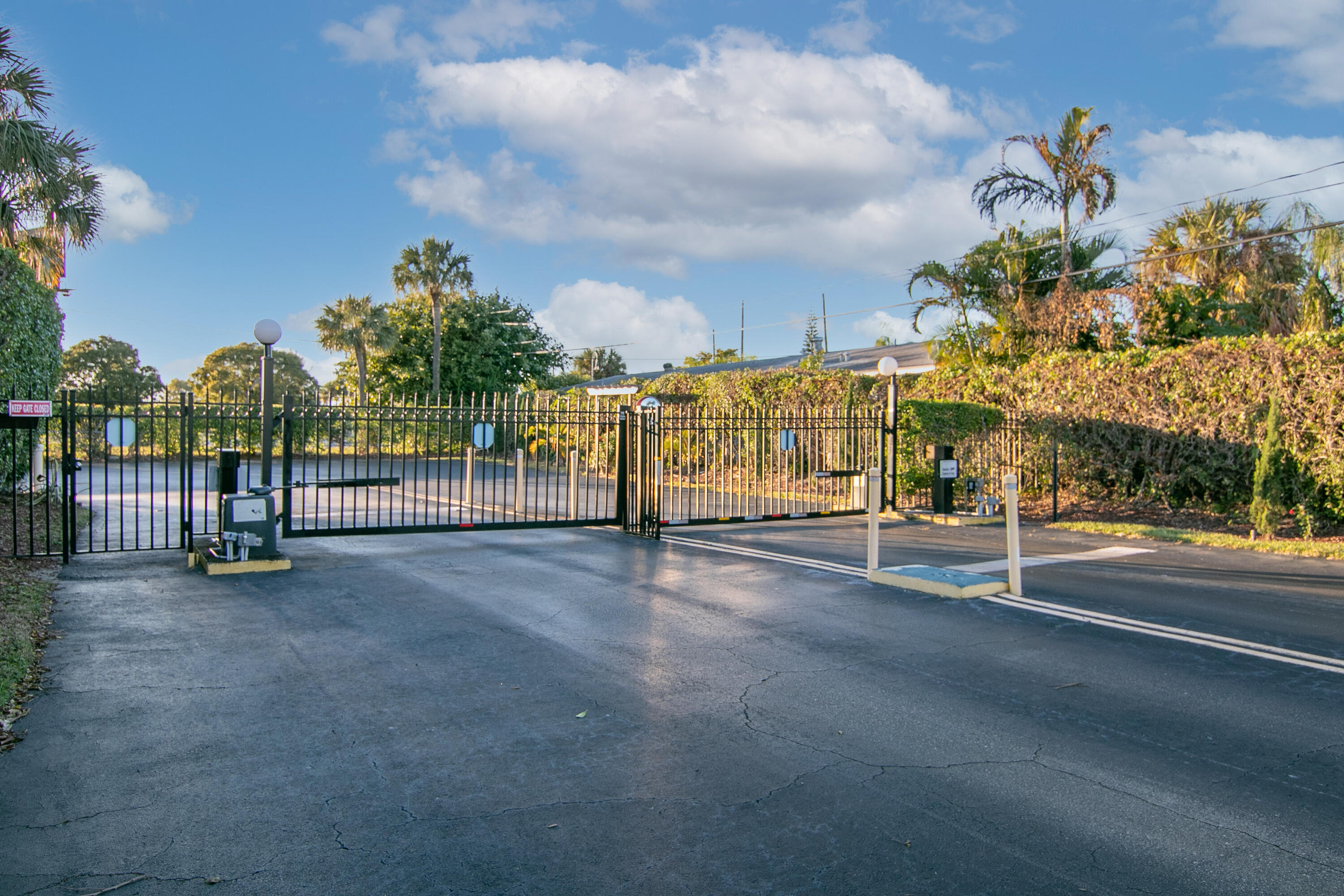 HIDDEN HARBOUR OF THE PALM BEACHES CONDO - Residential